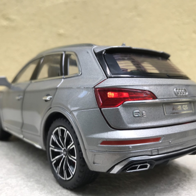 Mô hình xe ô tô  AUDI Q5 2022  tỷ lệ 1:24
