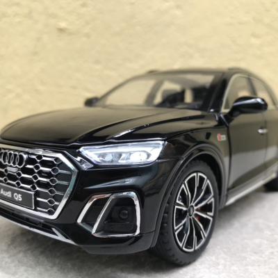 Mô hình xe ô tô  AUDI Q5 2022  tỷ lệ 1:24