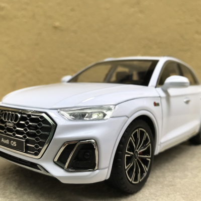 Mô hình xe ô tô  AUDI Q5 2022  tỷ lệ 1:24