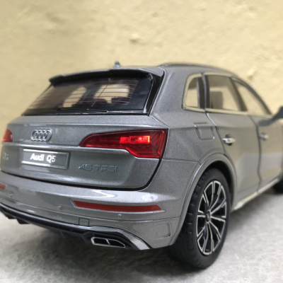 Mô hình xe ô tô  AUDI Q5 2022  tỷ lệ 1:24