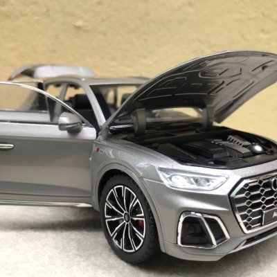 Mô hình xe ô tô  AUDI Q5 2022  tỷ lệ 1:24