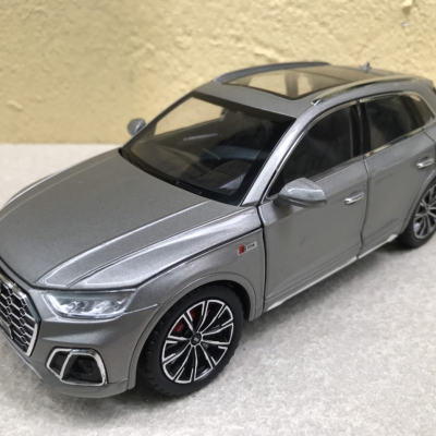 Mô hình xe ô tô  AUDI Q5 2022  tỷ lệ 1:24