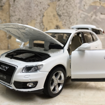 Mô hình xe Ô tô AUDI Q5 tỷ lệ 1:32