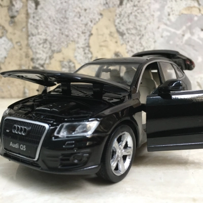 Mô hình xe Ô tô AUDI Q5 tỷ lệ 1:32