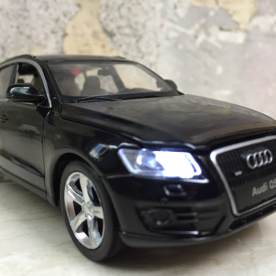 Mô hình xe Ô tô AUDI Q5 tỷ lệ 1:32