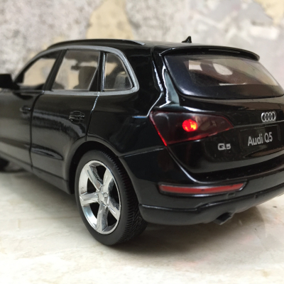 Mô hình xe Ô tô AUDI Q5 tỷ lệ 1:32