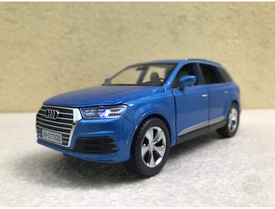 Mô hình xe Ô TÔ AUDI Q7 2019 tỷ lệ 1:32