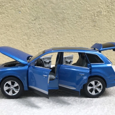 Mô hình xe Ô TÔ AUDI Q7 2019 tỷ lệ 1:32