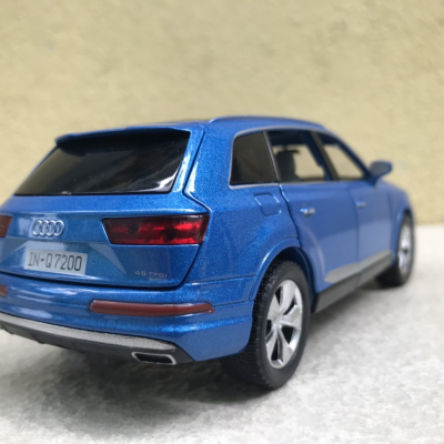 Mô hình xe Ô TÔ AUDI Q7 2019 tỷ lệ 1:32