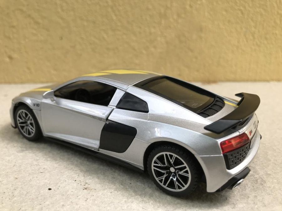 ​Mô hình xe ô tô Audi R8 V10 Plus tỷ lệ 1:32