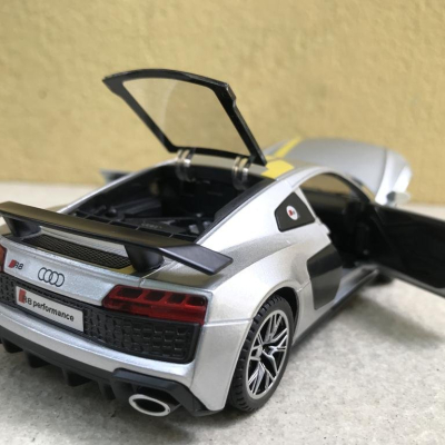 Mô hình xe ô tô Audi R8 V10 Plus tỷ lệ 1:32