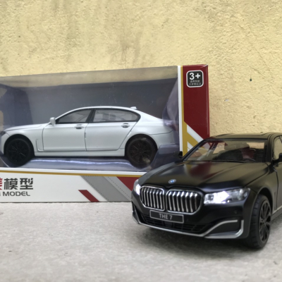 Mô hình xe ô tô BMW 760LI 2023 tỷ lệ 1:24