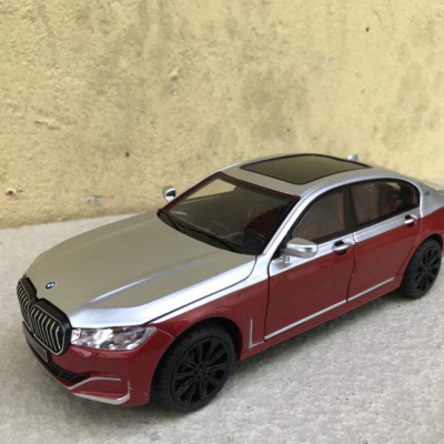 Mô hình xe ô tô BMW 760LI 2023 tỷ lệ 1:24