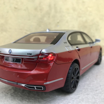 Mô hình xe ô tô BMW 760LI 2023 tỷ lệ 1:24