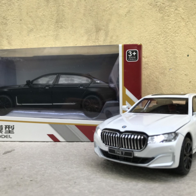 Mô hình xe ô tô BMW 760LI 2023 tỷ lệ 1:24
