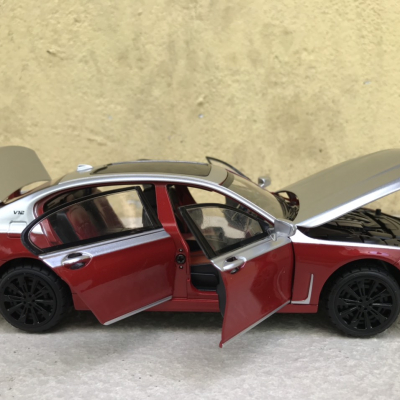 Mô hình xe ô tô BMW 760LI 2023 tỷ lệ 1:24