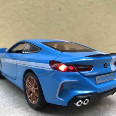 Mô hình xe ô tô BMW M8 tỷ lệ 1:32
