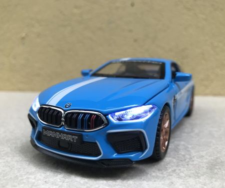 ​Mô hình xe ô tô BMW M8 tỷ lệ 1:32