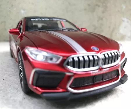 ​Mô hình xe ô tô BMW M8 tỷ lệ 1:32