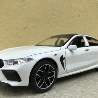 Mô hình xe ô tô BMW M800i 2023 tỷ lệ 1:24