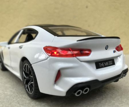 ​Mô hình xe ô tô BMW M800i 2023 tỷ lệ 1:24