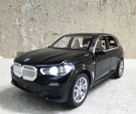 ​Mô hình xe ô tô BMW X5 2020 tỷ lệ 1:32