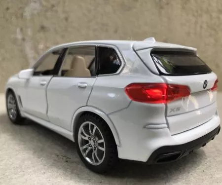 ​Mô hình xe ô tô BMW X5 2020 tỷ lệ 1:32