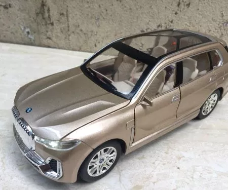 Mô hình xe Ô Tô BMW X7 tỷ lệ: 1:24