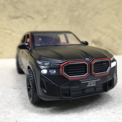 Mô hình xe ô tô BMW XM 2024  tỷ lệ 1:32