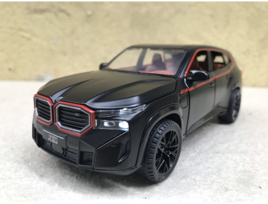 Mô hình xe ô tô BMW XM 2024  tỷ lệ 1:32