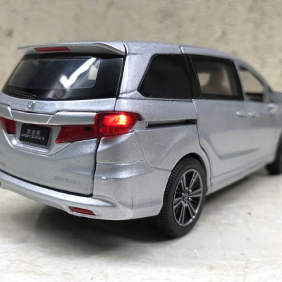 Mô hình xe Ô TÔ Honda Odyssey 2019 tỷ lệ 1:32