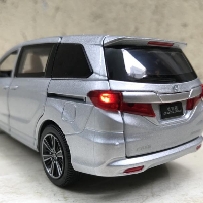 Mô hình xe Ô TÔ Honda Odyssey 2019 tỷ lệ 1:32