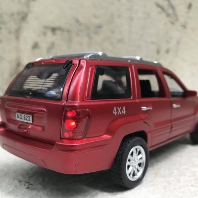 Mô hình xe ô tô  JEEP Grand Cherokee  tỷ lệ 1:32