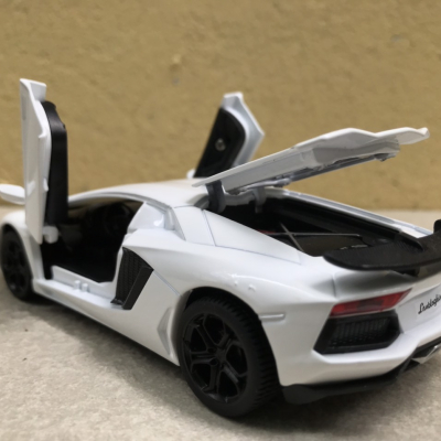 Mô hình xe ô tô Lamborghini Aventador LP740 tỷ lệ 1:32