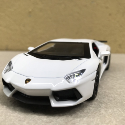 Mô hình xe ô tô Lamborghini Aventador LP740 tỷ lệ 1:32