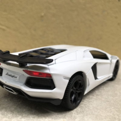 Mô hình xe ô tô Lamborghini Aventador LP740 tỷ lệ 1:32