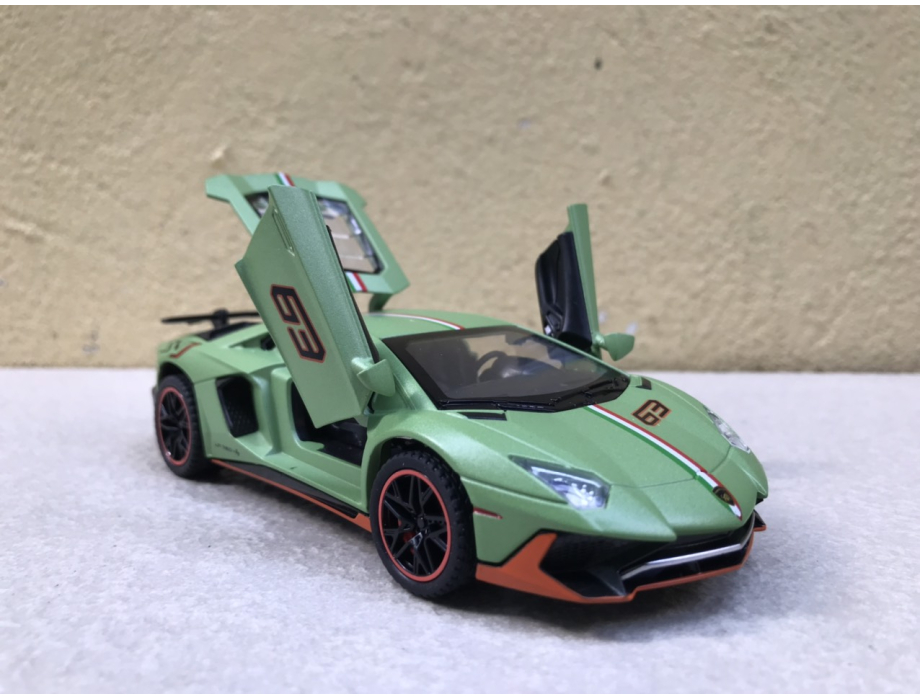 Mô hình xe ô tô Lamborghini Aventador lp780 tỷ lệ 1:32 Mô hình xe ô tô Lamborghini Aventador lp780 tỷ lệ 1:32