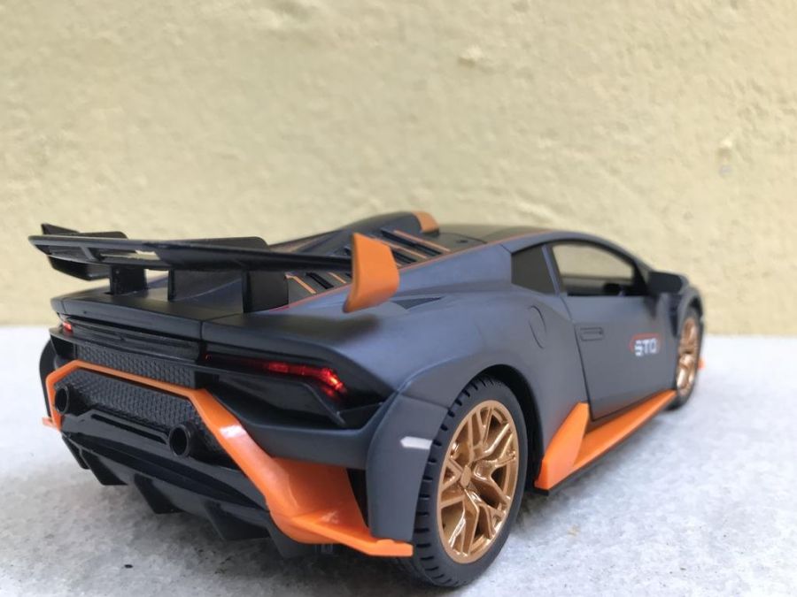 ​Mô hình xe ô tô Lamborghini HURACAN STO tỷ lệ 1:24