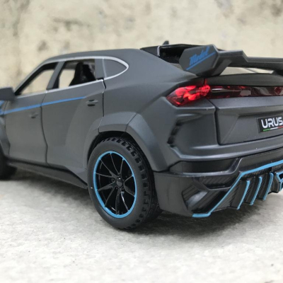 Mô hình xe ô tô Lamborghini URUS 2021 tỷ lệ 1:32