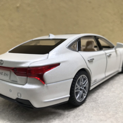 Mô hình xe ô tô LEXUS LS500h  tỷ lệ 1:32
