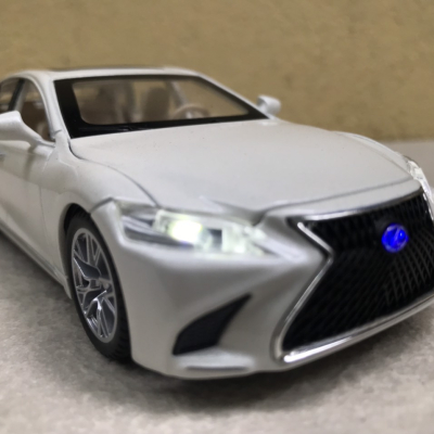 Mô hình xe ô tô LEXUS LS500h  tỷ lệ 1:32