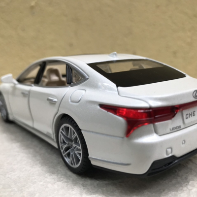 Mô hình xe ô tô LEXUS LS500h  tỷ lệ 1:32
