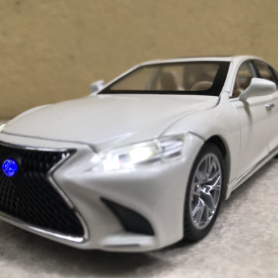Mô hình xe ô tô LEXUS LS500h  tỷ lệ 1:32