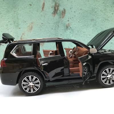 Mô hình xe Ô TÔ LEXUS LX570 2020 tỷ lệ 1:24