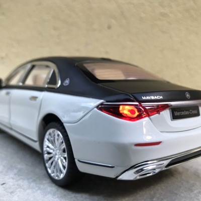 Mô hình xe ô tô Maybach S680 2022 tỷ lệ 1:24