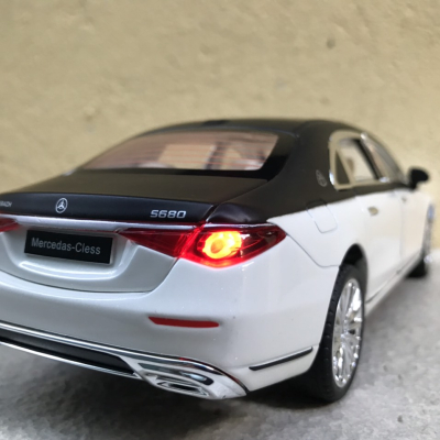 Mô hình xe ô tô Maybach S680 2022 tỷ lệ 1:24