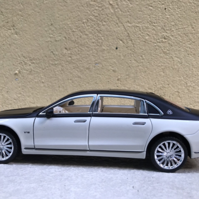 Mô hình xe ô tô Maybach S680 2022 tỷ lệ 1:24