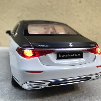 Mô hình xe ô tô Maybach S680 2022 tỷ lệ 1:24