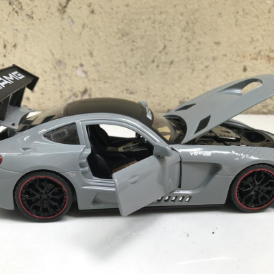 Mô hình xe ô tô MERCEDES AMG GT R tỷ lệ 1:24