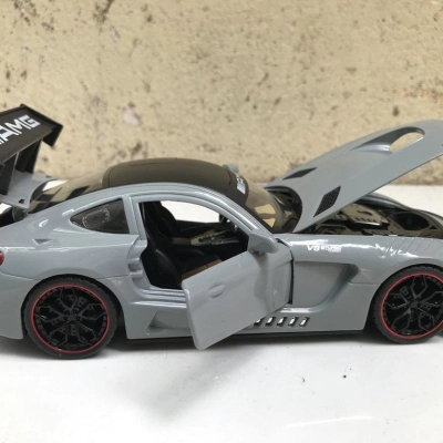 Mô hình xe ô tô MERCEDES AMG GT R tỷ lệ 1:24
